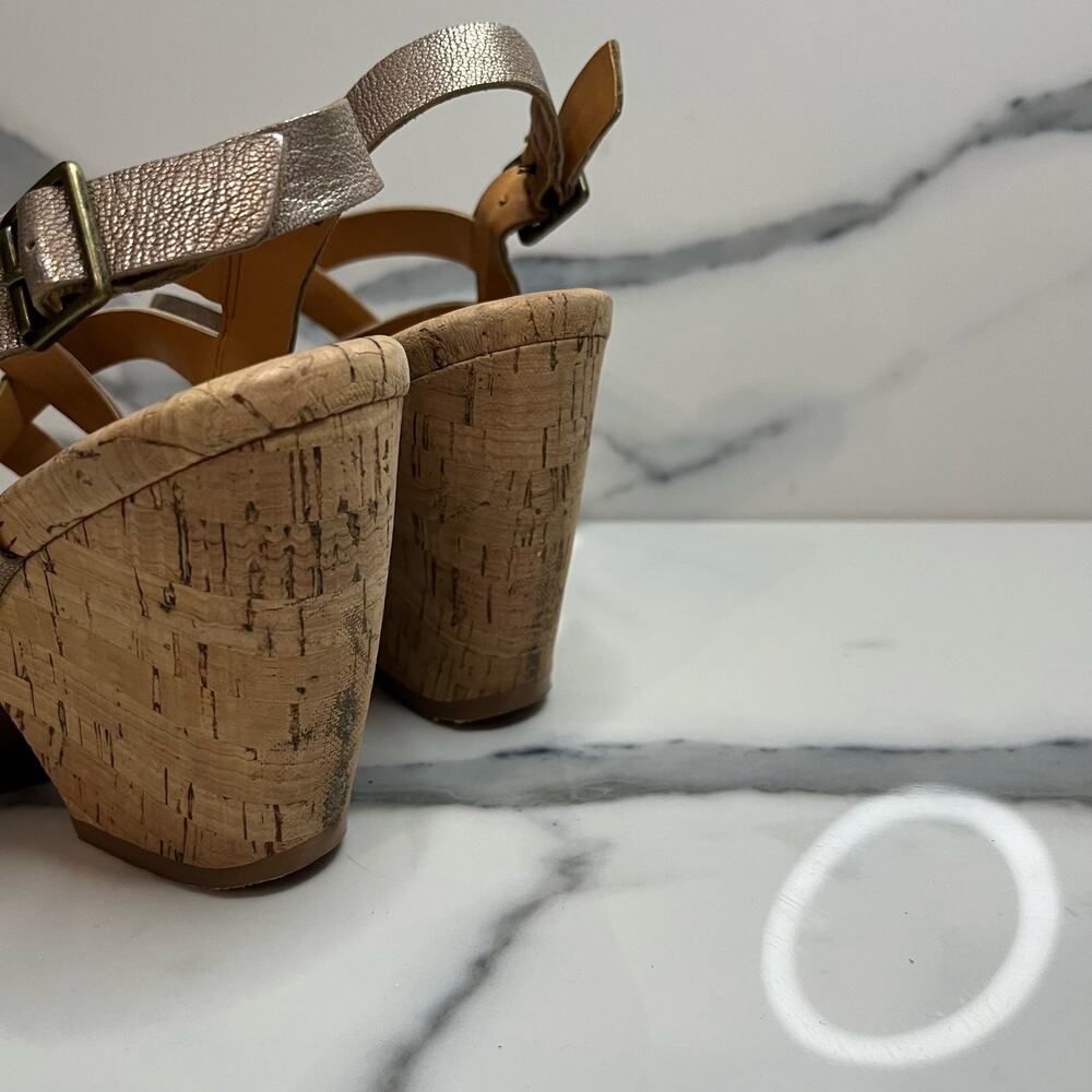 Korks Kork-Ease Wms Gold Metallic Leather Cork Sole Platform Nedra Sandals Sz 8 - Picture 4 of 7
